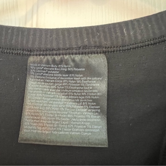 Lululemon black cropped tank top size 8 medium - Picture 2 of 3